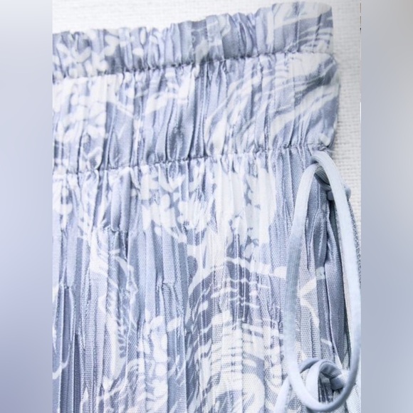 ZARA
Oriental Asian Pleated
MIDI SKIRT, Size: S - Picture 9 of 10